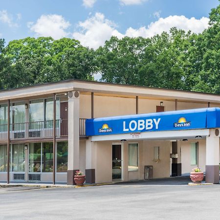 Days Inn By Wyndham Hurricane Mills Buitenkant foto