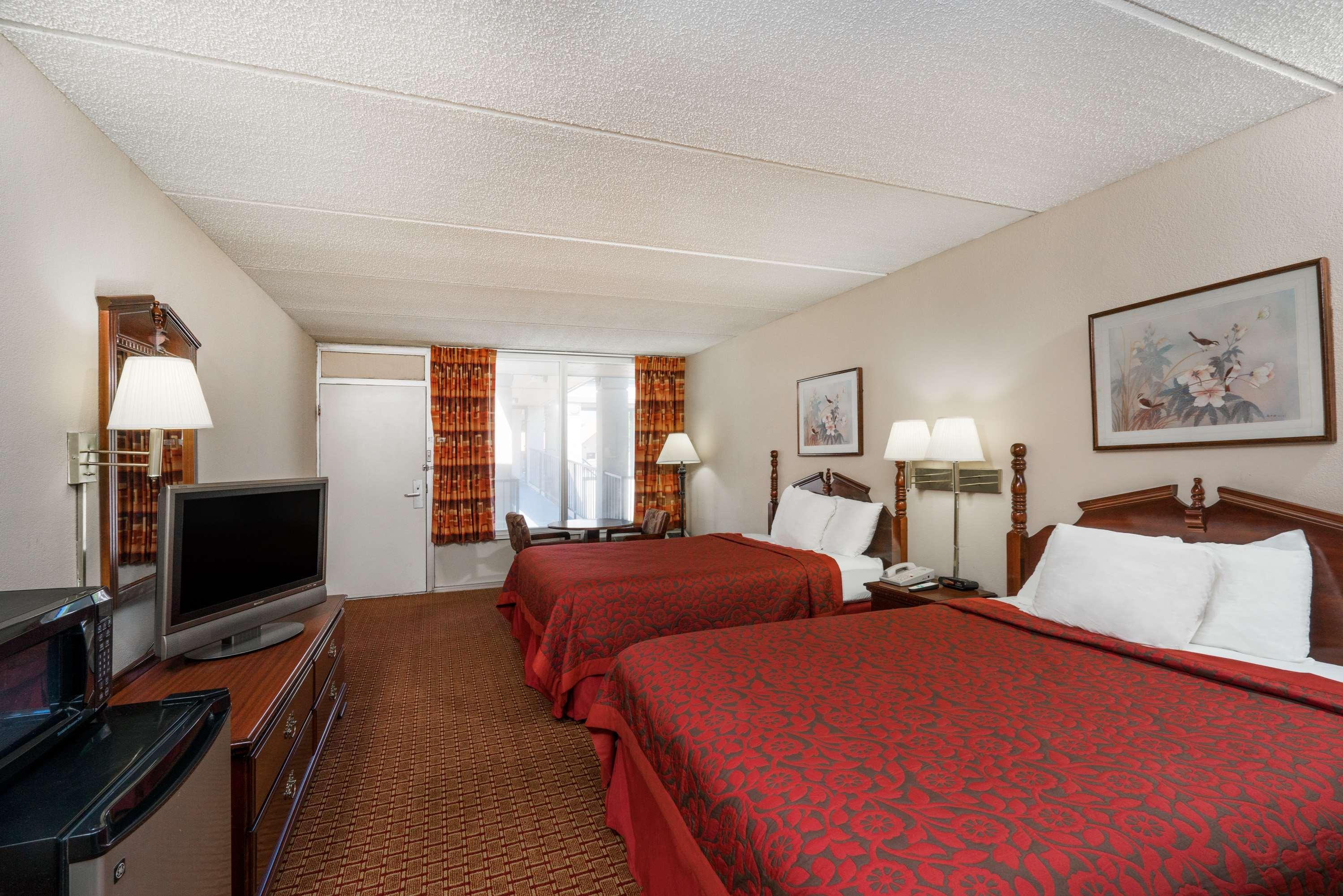 Days Inn By Wyndham Hurricane Mills Buitenkant foto