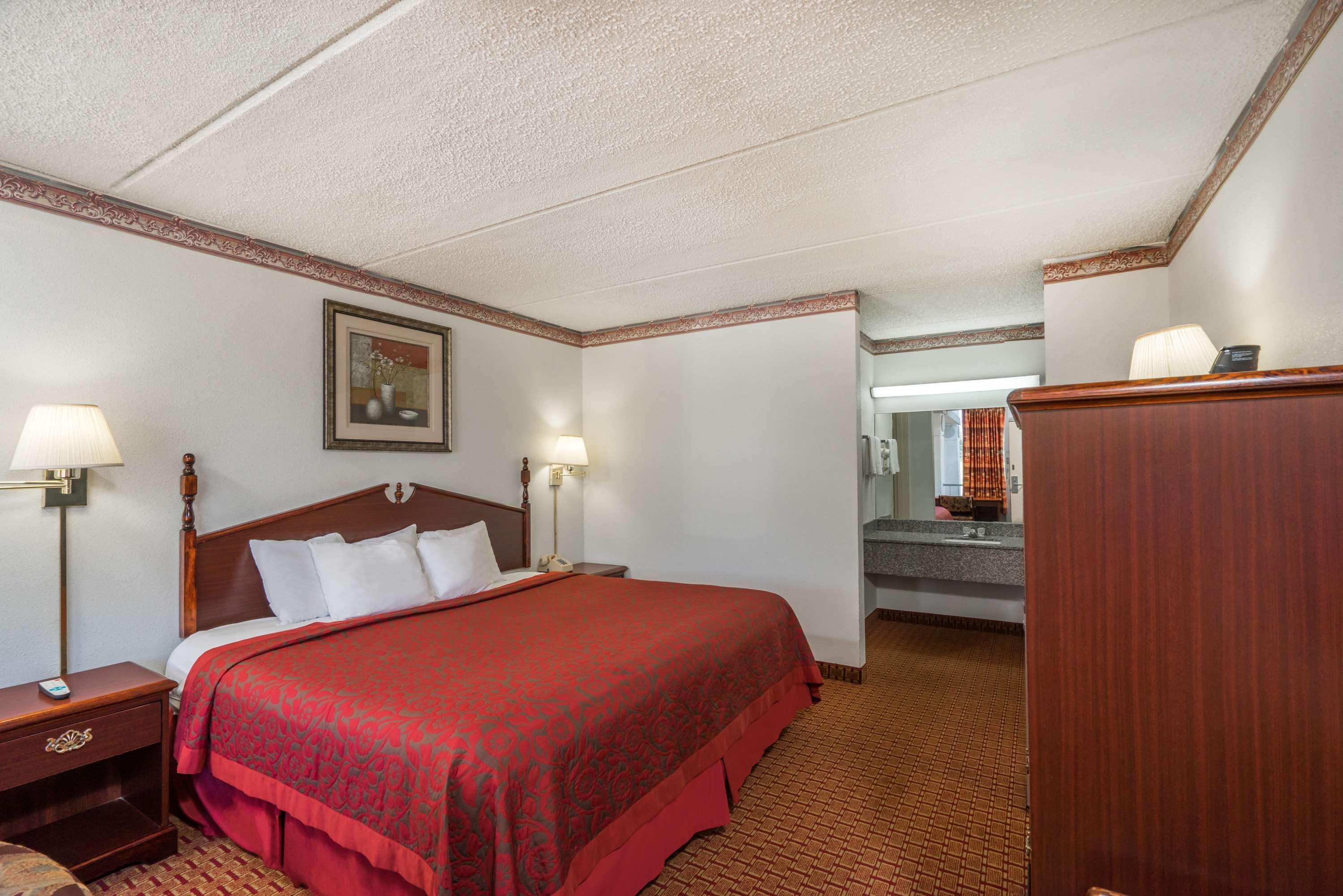 Days Inn By Wyndham Hurricane Mills Buitenkant foto