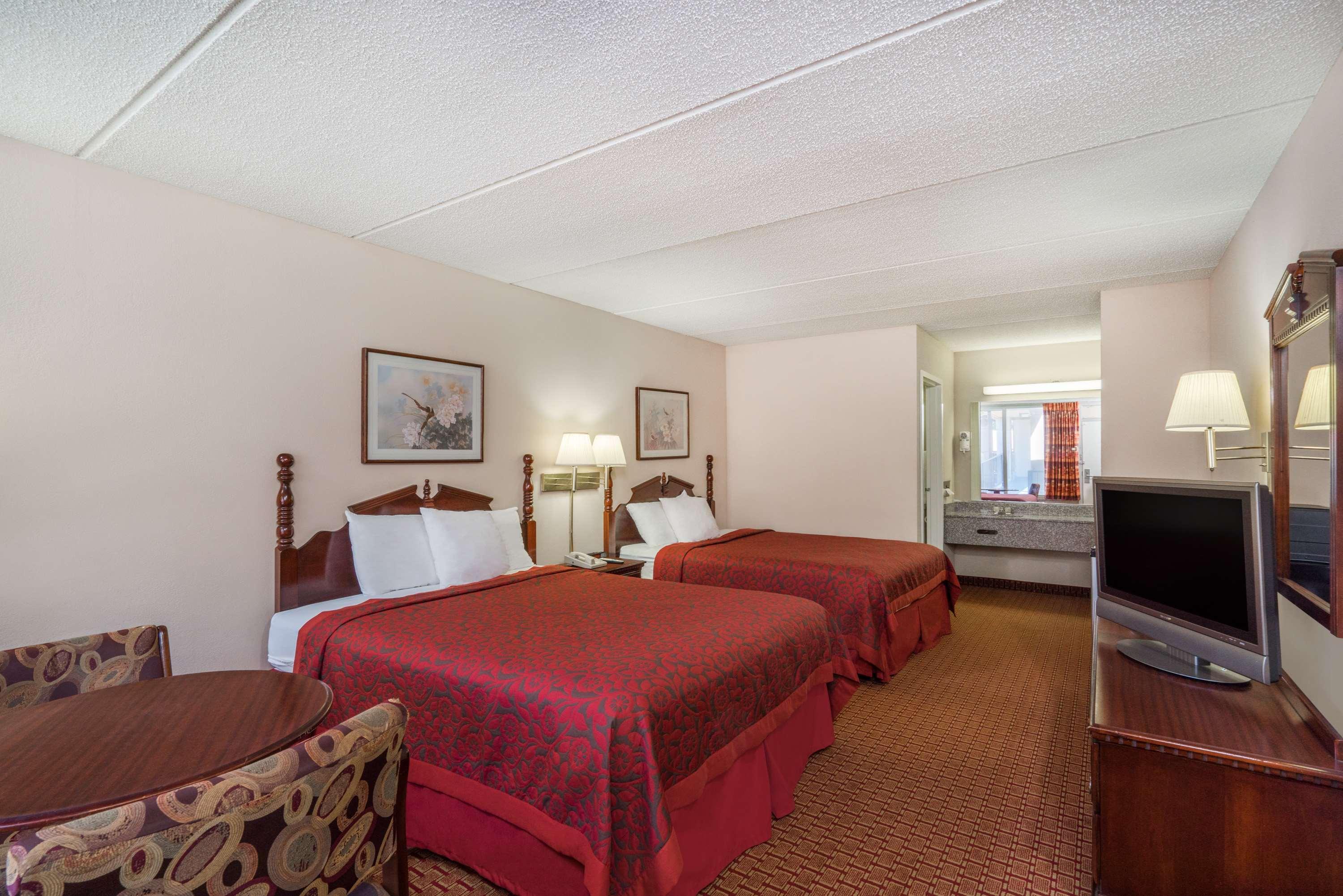Days Inn By Wyndham Hurricane Mills Buitenkant foto