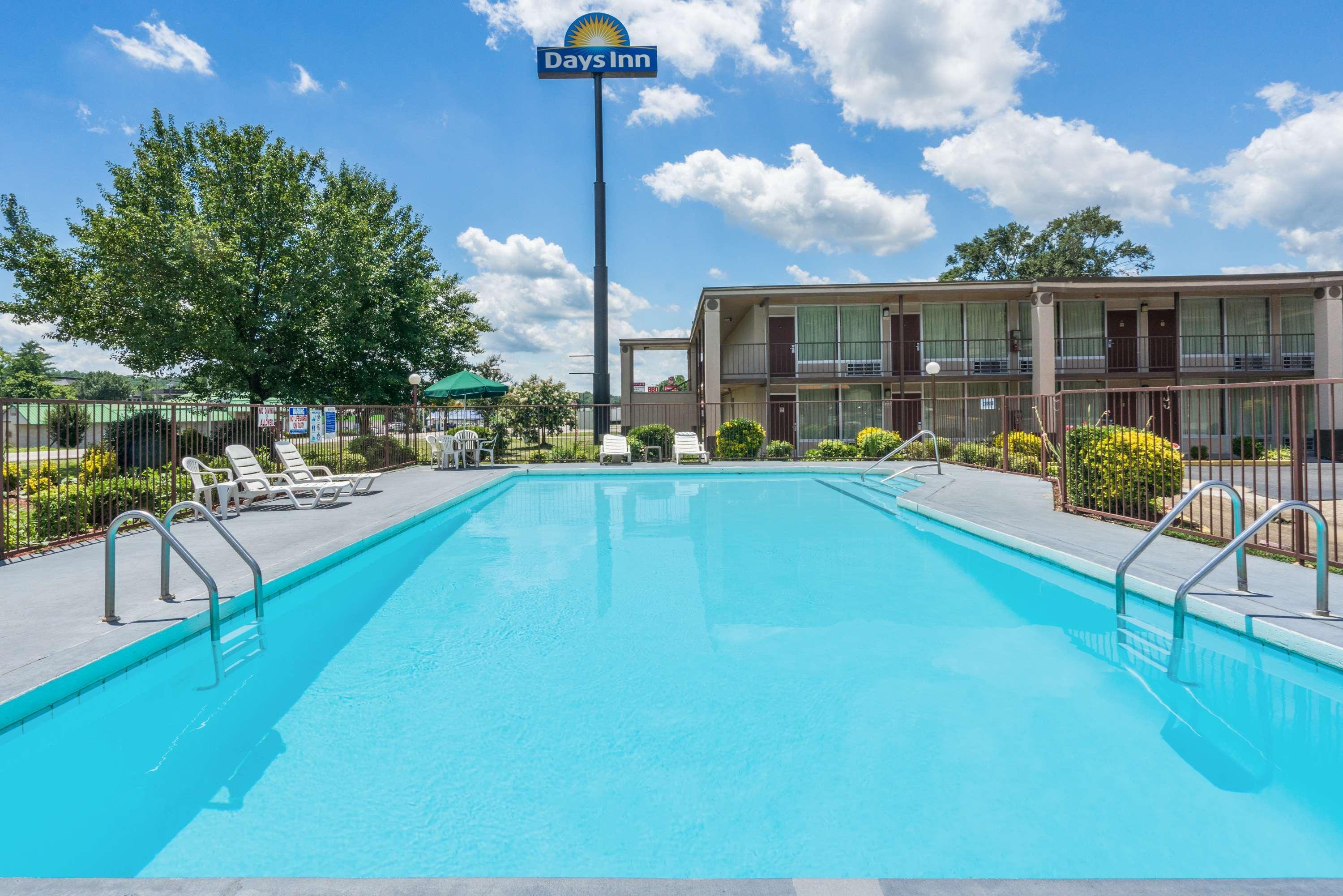 Days Inn By Wyndham Hurricane Mills Buitenkant foto