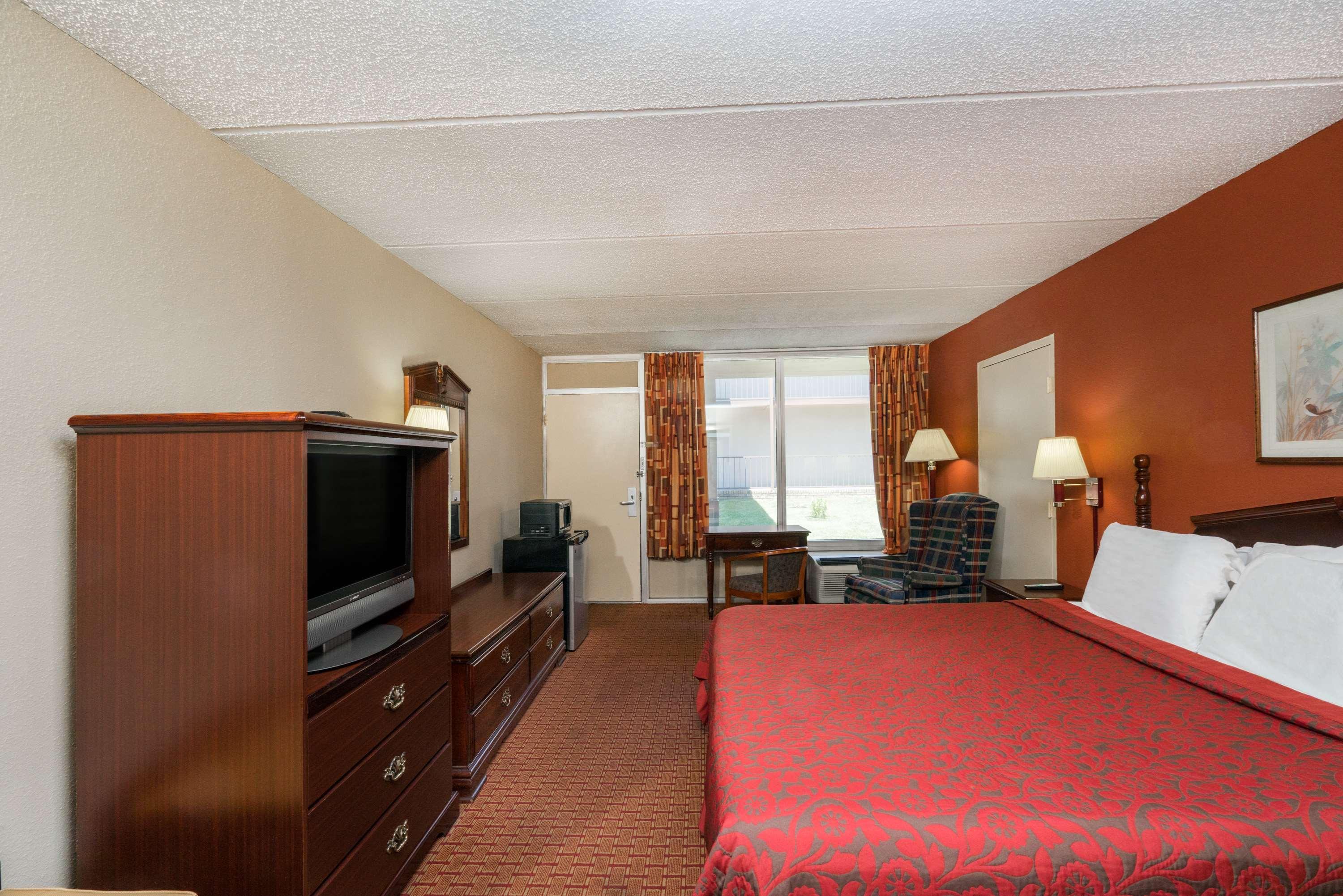 Days Inn By Wyndham Hurricane Mills Buitenkant foto